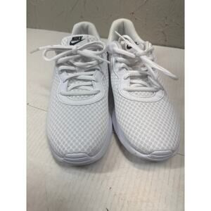 Nike Tanjun 812655-110 Women’s White Running Shoes Sneakers Womens Size 8.5 NWOT